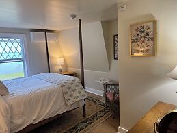 High Tide Inn