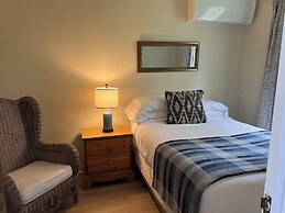 High Tide Inn