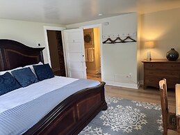 High Tide Inn