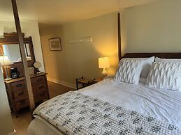 High Tide Inn