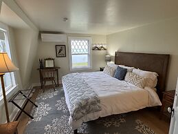 High Tide Inn