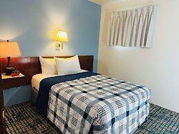 Curly Redwood Lodge