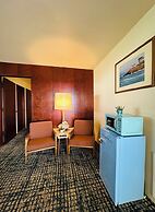 Curly Redwood Lodge