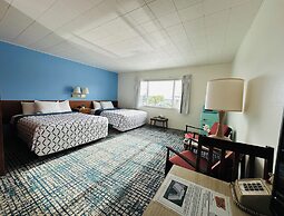 Curly Redwood Lodge