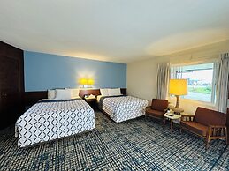 Curly Redwood Lodge