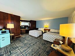 Curly Redwood Lodge