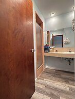 Curly Redwood Lodge