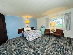 Curly Redwood Lodge