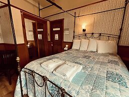 Alaskan Hotel and Bar