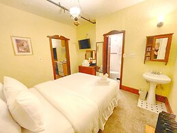 Alaskan Hotel and Bar