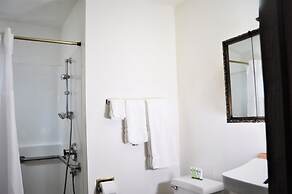 Alaskan Hotel and Bar