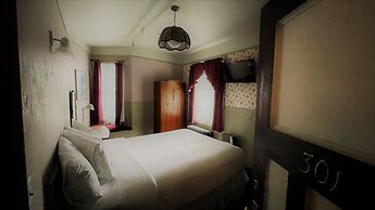 Alaskan Hotel and Bar