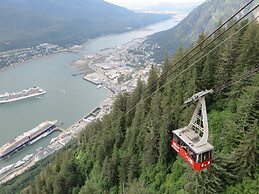 Alaskan Hotel and Bar