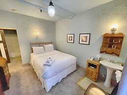 Alaskan Hotel and Bar