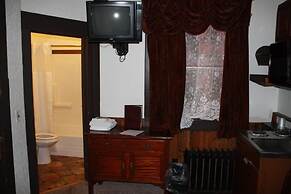 Alaskan Hotel and Bar