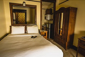 Alaskan Hotel and Bar