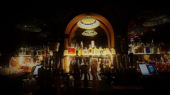 Alaskan Hotel and Bar