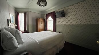 Alaskan Hotel and Bar