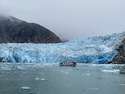 Alaskan Hotel and Bar