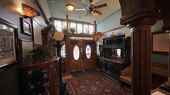 Alaskan Hotel and Bar