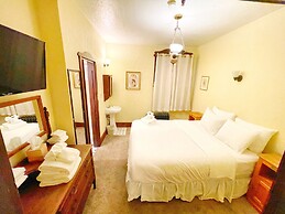 Alaskan Hotel and Bar