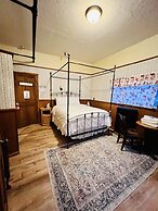 Alaskan Hotel and Bar