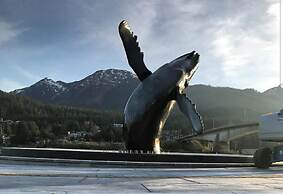 Alaskan Hotel and Bar