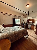 Alaskan Hotel and Bar