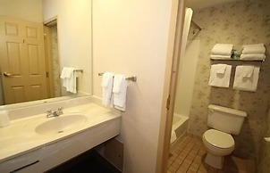 Darien Lake Lodge on the Lake