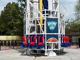 Darien Lake Lodge on the Lake