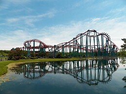 Darien Lake Lodge on the Lake