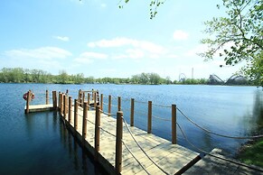 Darien Lake Lodge on the Lake