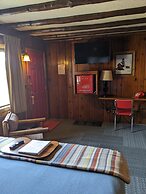 Foot of the Mountain Motel