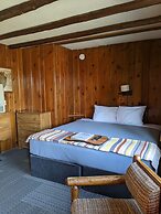 Foot of the Mountain Motel