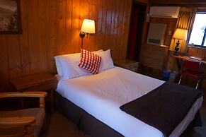 Foot of the Mountain Motel