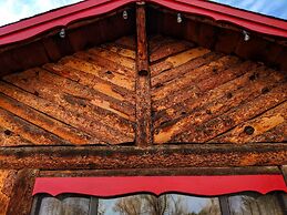 Foot of the Mountain Motel