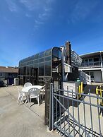 Beau Rivage Motel