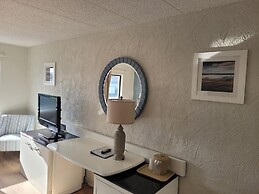 Sand Pebble Motor Lodge