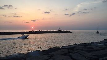 Sand Pebble Motor Lodge