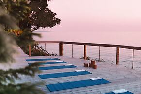 Lake Shore Resort