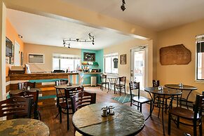 Adventure Inn & Motel