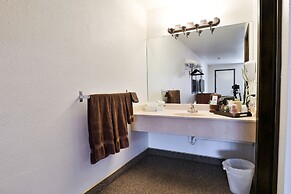 Adventure Inn & Motel