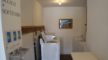 Adventure Inn & Motel