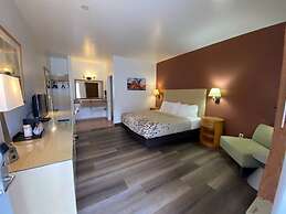 Adventure Inn & Motel