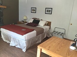 The Brookside Motel