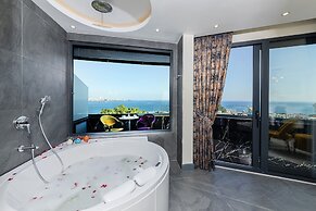 The Magnaura Palace Hotel