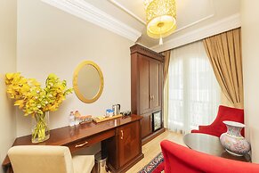 The Magnaura Palace Hotel