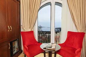 The Magnaura Palace Hotel