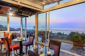 The Magnaura Palace Hotel