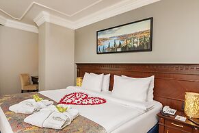 The Magnaura Palace Hotel